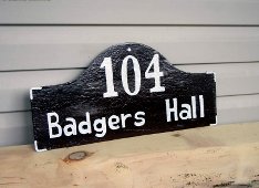 Адресная табличка из фанеры